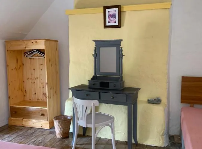 Дом отдыха Westland Traditional Dated 1700's